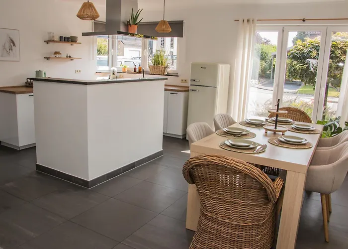 Green& Light House16 *